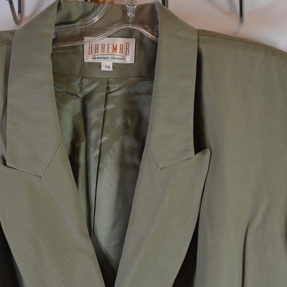 Braemar Green Linen Style Skirt Suit - Picture 6 of 8
